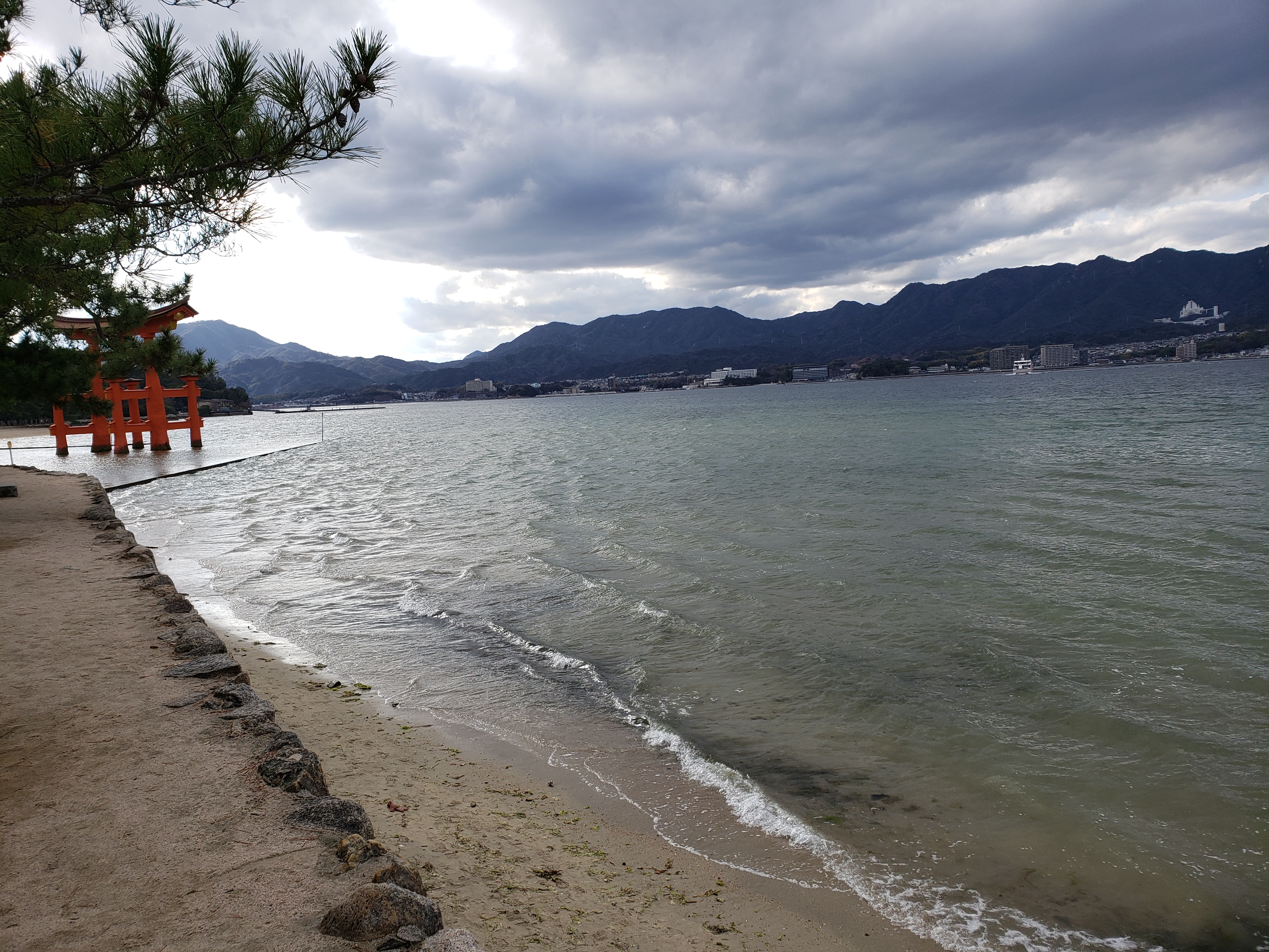 宮島の海と大鳥居