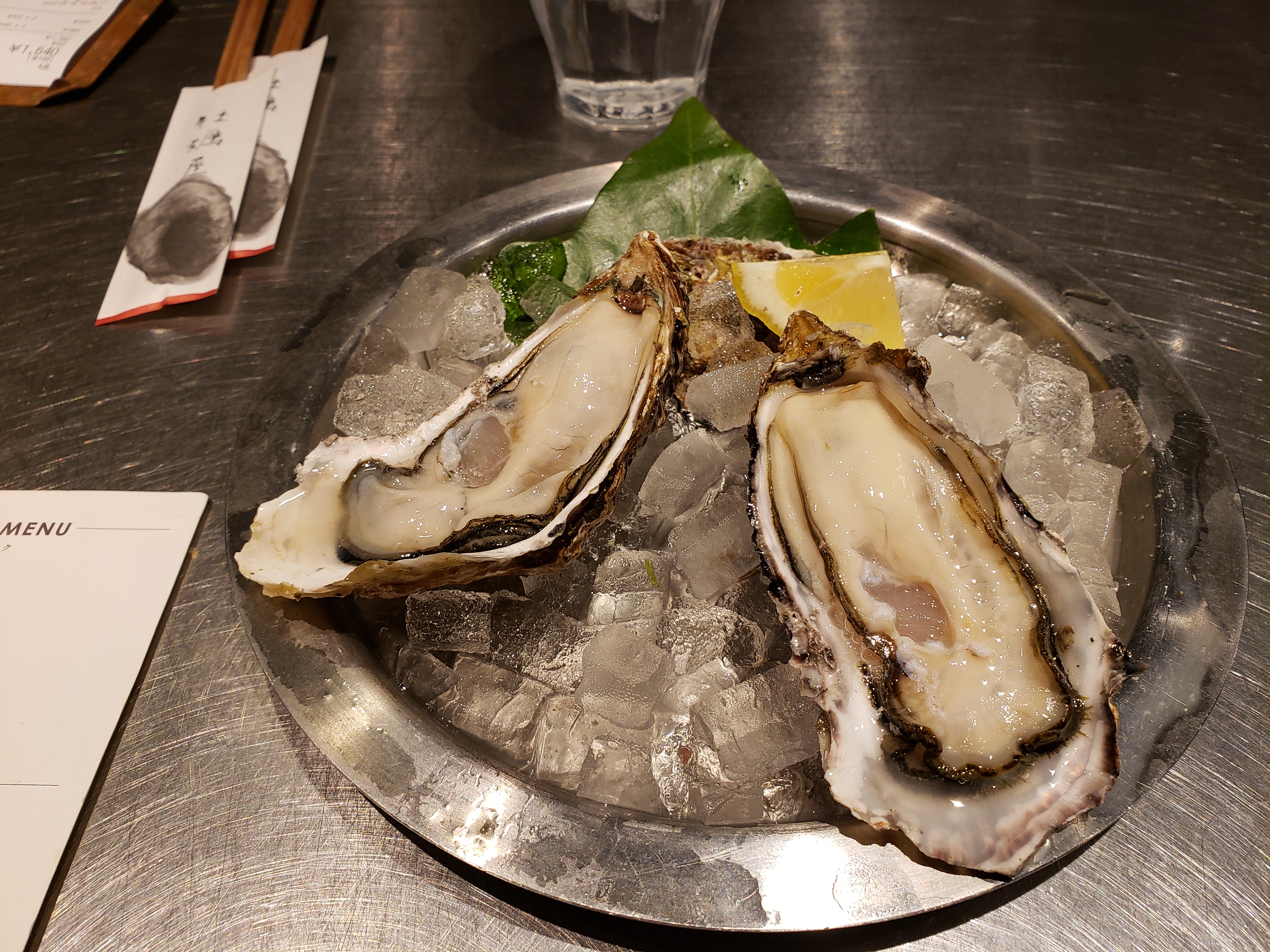 宮島の生牡蠣アップ