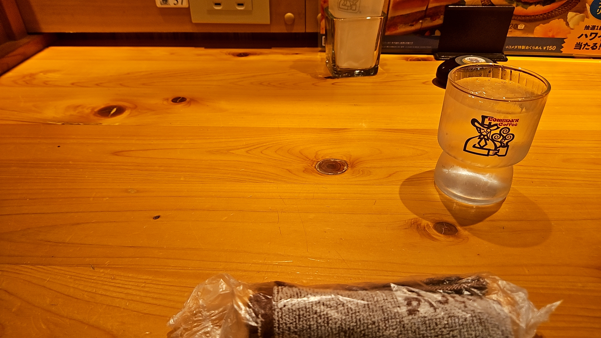 コメダ珈琲店 テーブルの様子