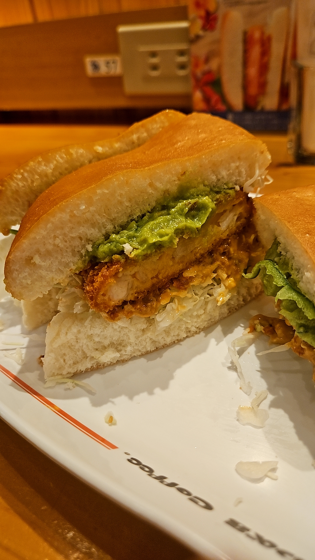 アボカドエビカツパン 断面
